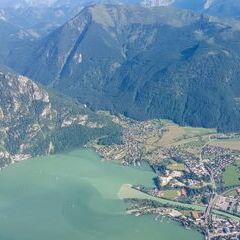 Flugwegposition um 15:07:58: Aufgenommen in der Nähe von Gemeinde Ebensee, 4802 Ebensee, Österreich in 1869 Meter